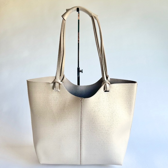 Neiman Marcus Beige Perle Leather Large Shoulder Bag - Picture 2 of 16